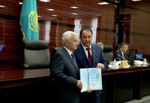 16 южноказахстанцев награждены почетными грамотами ЮКО 16 южноказахстанцев отмечены за заслуги почетными грамотами ЮКО