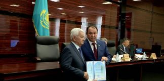 16 южноказахстанцев награждены почетными грамотами ЮКО 16 южноказахстанцев отмечены за заслуги почетными грамотами ЮКО