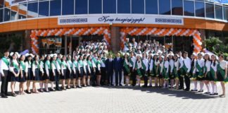 Аким ЮКО принял участие в Последнем звонке в Назарбаев интеллектуальной школе НИШ, последний звонок