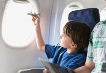 Пассажиров с детьми будут пускать в самолеты первыми ребенок в самолете