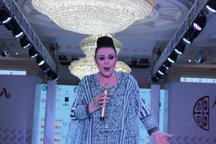 Певица из Казахстана представила новый парфюм