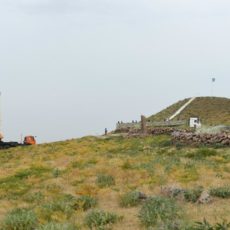 На горе Ордабасы устанавливают памятник трем биям На горе Ордабасы началось строительство