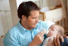 Более 70 тыс. казахстанских мужчин ушли в декрет папа с ребенком