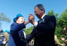 Аким ЮКО станцевал с ветеранами ВОВ под военные песни Аким ЮКО станцевал с Анной Шалей под военные песни