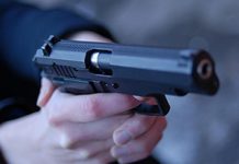 Сельчане устроили расправу над соседом в ЮКО пистолет