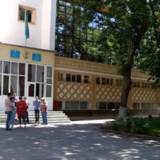 Территорию русского драматического театра из-за арбатов урезать не будут Территорию русского драматического театра из-за арбатов урезать не будут