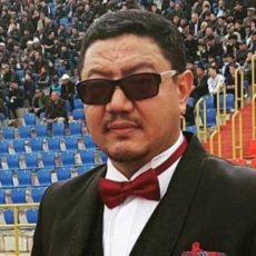 Тремя ведрами монет пообещал выплатить штраф казахстанский спортивный комментатор Ержан Мукаш
