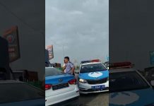 Подросток на отцовской машине врезался в полицейское авто в ЮКО Подросток на отцовской машине врезался в полицейское авто в ЮКО