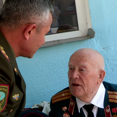 Спасатели ЮКО поздравили 96-летнего ветерана Великой Отечественной войны Спасатели ЮКО поздравили 96-летнего ветерана Великой Отечественной войны