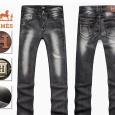 В Шымкенте продавали поддельные джинсы французского дома моды Hermes