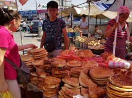 В Шымкенте пекут и продают хлеб в антисанитарных условиях