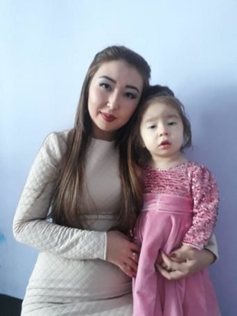 Молдир Койшибай с дочкой