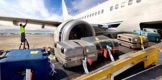 Семь работников столичного аэропорта уличили во вскрытии багажа