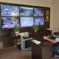 Десятки машин в Сарыагаше остались без аккумуляторов и не смогли выехать со двора ЦОУ Сарыагаш