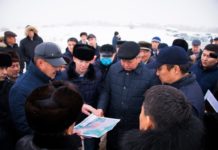 В Шымкенте будет изменено русло реки, чтобы спасти дома горожан Встреча акима Шымкента с жителями массива Шапрашты