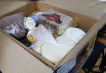 Областной профсоюз раздает малообеспеченным семьям продуктовые наборы Областной профсоюз раздает малообеспеченным семьям продуктовые наборы