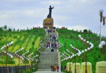 Статус Шымкента законодательно закреплен Памятник Байдибек би в Шымкенте