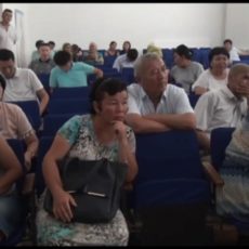 Учителя Сарыагашского района устроили сход в акимате, чтобы их услышали Учителя Сарыагашского района устроили сход, чтобы решить свои проблемы