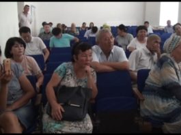 Учителя Сарыагашского района устроили сход, чтобы решить свои проблемы