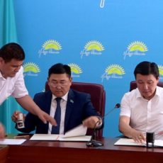 Партийцы Туркестанской области подписали с профсоюзами меморандум