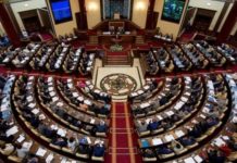 Казахстанские депутаты ушли на каникулы