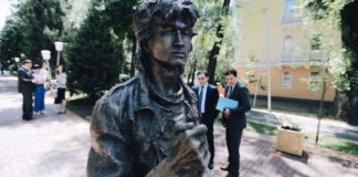 «Пожелай мне удачи»: Виктор Цой в образе Моро вернулся на улицы Алматы Цой