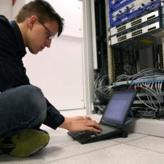 На бесплатную стажировку в АО «Самрук-Казына» приглашают IT-специалистов иллюстративное фото
