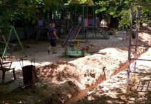 Детскую площадку по улице Иляева в Шымкенте превратили в полосу препятствий траншея на детской площадке