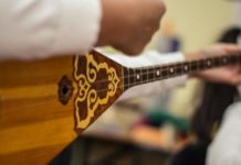 В Казахстане пройдет online-айтыс Домбыра. Домбра