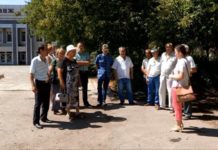 Сотрудники текстильной промышленности Шымкента не видели зарплату за три года 700 сотрудников текстильной промышленности Шымкента не видели зарплату за три года