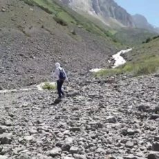 Интересное видео с исчезновением горной реки разместил пользователь соцсети Как исчезает горная река Сайрам-Су