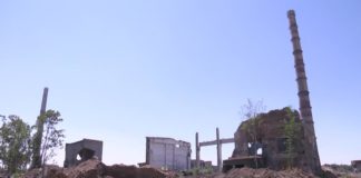 Башня на шымкентском свинцовом заводе накренилась уже на полметра