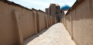 Архитектор: псевдосредневековый стиль в Туркестане убьет историческую жемчужину