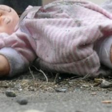 В Шымкенте к дверям райотдела полиции подкинули ребенка