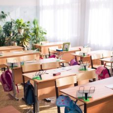 В девяти школах Шымкента сегодня действует трехсменка