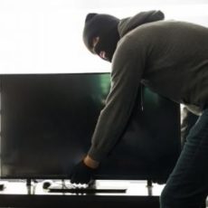 Новый телевизор вместо старых двух получила бабушка-следопыт из Шымкента
