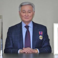 Неизвестные используют имя авторитетного доктора из РК для рекламы лекарств Абай Байгенжин