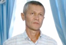 Тренер, пнувший коврик для намаза, просит прощения у мусульман Казахстана уволен тренер