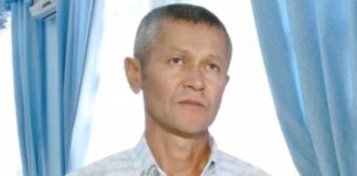 Тренер, пнувший коврик для намаза, просит прощения у мусульман Казахстана уволен тренер