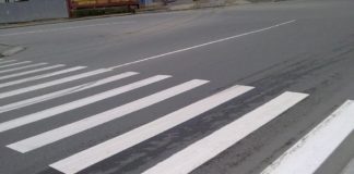 В жилом массиве Мартобе лихач едва не сбил на пешеходном переходе двух детей (видео) пешеходный переход