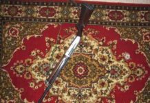 В Сузакском районе мальчик во время игры застрелил сестру ружье