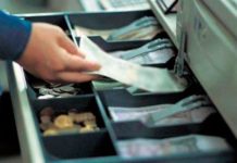 Что делать с предпринимателями, которые отказываются принимать безнал? деньги