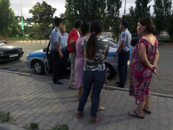 В Шымкенте гражданин Узбекистана гонялся за детьми с ножом в кармане