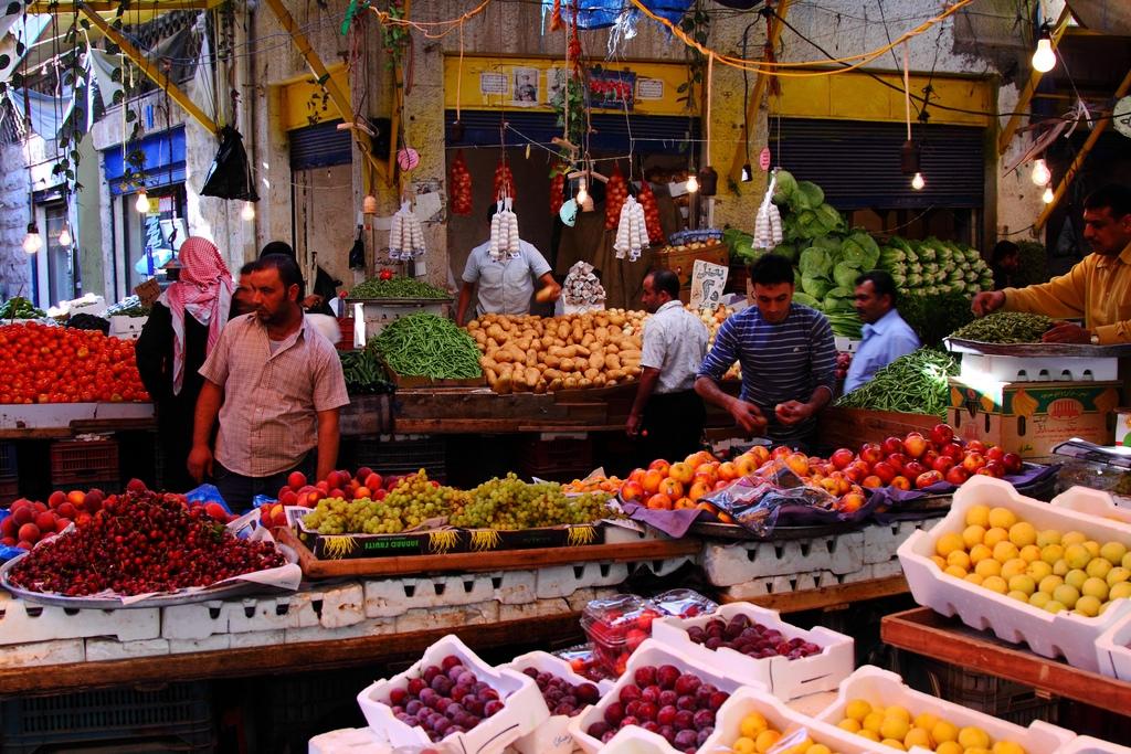 Рынок восточный работает. Амман Иордания базар. Айна базар Шымкент. Рынок Восток. Шымкент рынок.