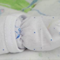 В Шымкенте фельдшеры скорой помощи приняли роды на дому Новорожденный. Ребенок