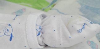 Мать бросила младенца на обочине дороги в спортивной сумке в Туркестанской области Новорожденный. Ребенок