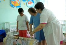 Усыновленный француженкой ребенок спустя 10 лет приехал на Родину в Шымкент Усыновленный француженкой ребенок спустя 10 лет приехал на Родину в Шымкент