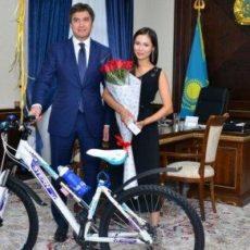 Габидулла Абдрахимов сделал подарок Наzиме Габидулла Абдрахимов сделал подарок Наzиме