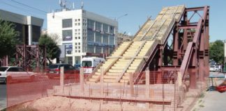 Надземный переход на Жана Шахаре в Шымкенте строят с удвоенной силой