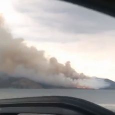 Огонь охватил побережье Бухтарминского водохранилища Пожар на Бухтарминском водохранилище